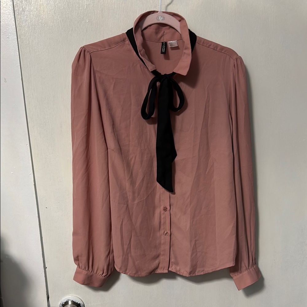 Divided Mauve Blouse with Black Tie